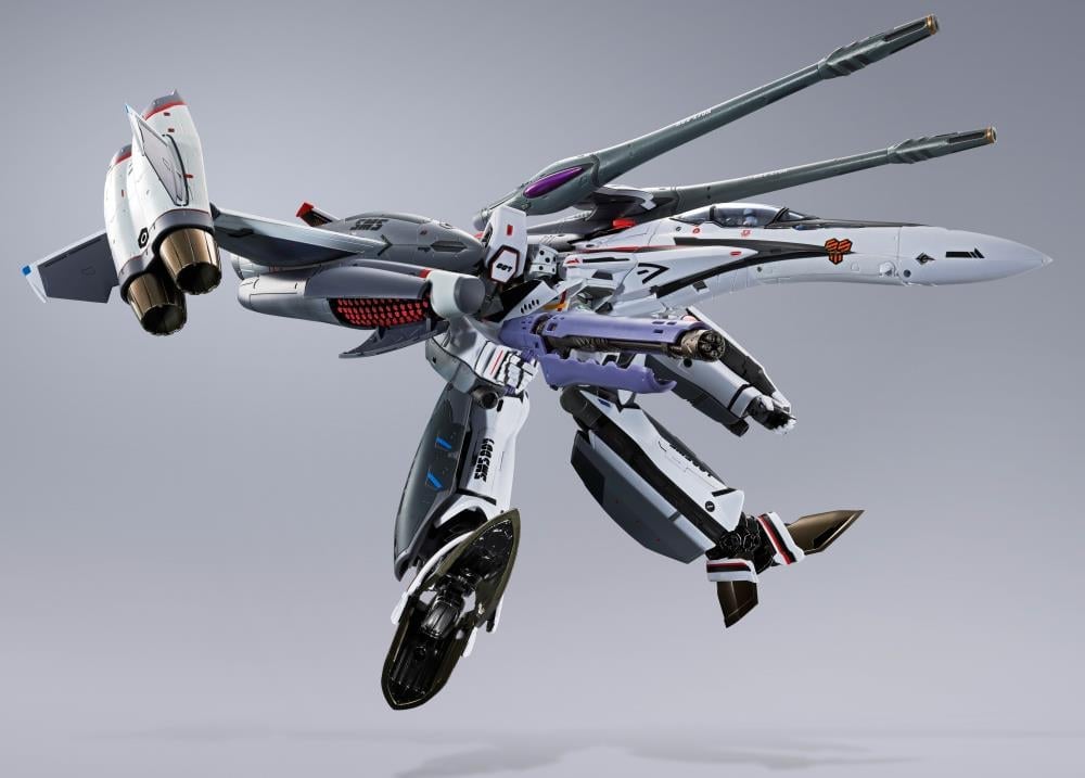 Macross Frontier: The False Songstress DX Chogokin VF-25F Tornado Messiah Valkyrie (Alto Saotome Machine Revival Ver.) Gallery Image 5