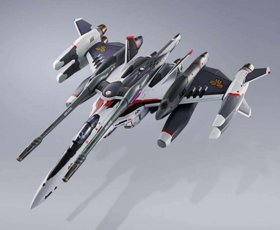 Macross Frontier: The False Songstress DX Chogokin VF-25F Tornado Messiah Valkyrie (Alto Saotome Machine Revival Ver.) Gallery Image 9