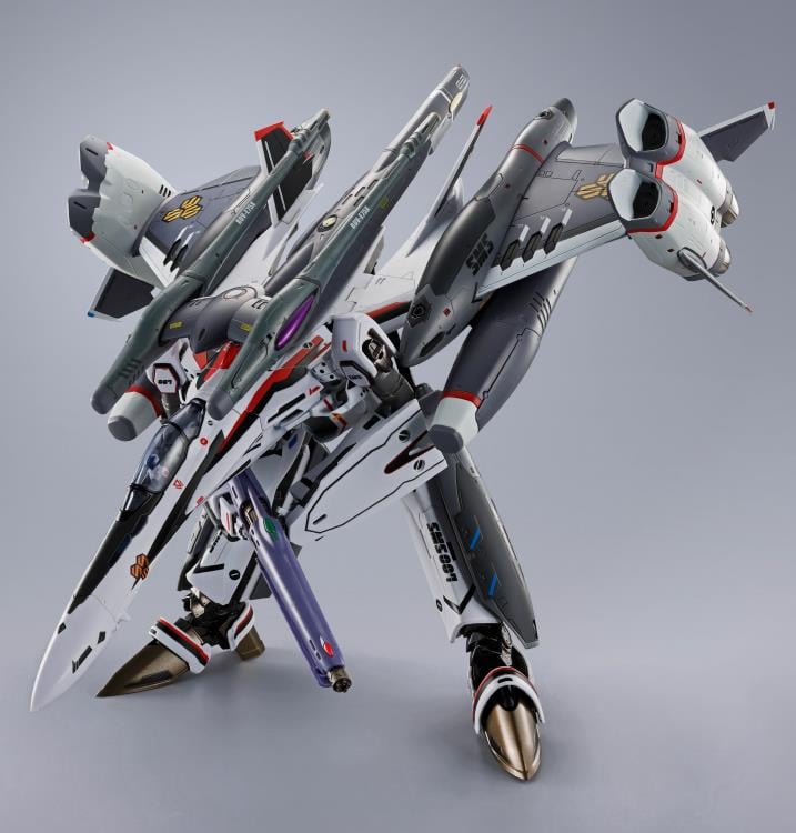 Macross Frontier: The False Songstress DX Chogokin VF-25F Tornado Messiah Valkyrie (Alto Saotome Machine Revival Ver.) Gallery Image 6