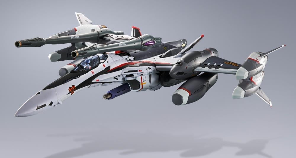 Macross Frontier: The False Songstress DX Chogokin VF-25F Tornado Messiah Valkyrie (Alto Saotome Machine Revival Ver.) Gallery Image 10