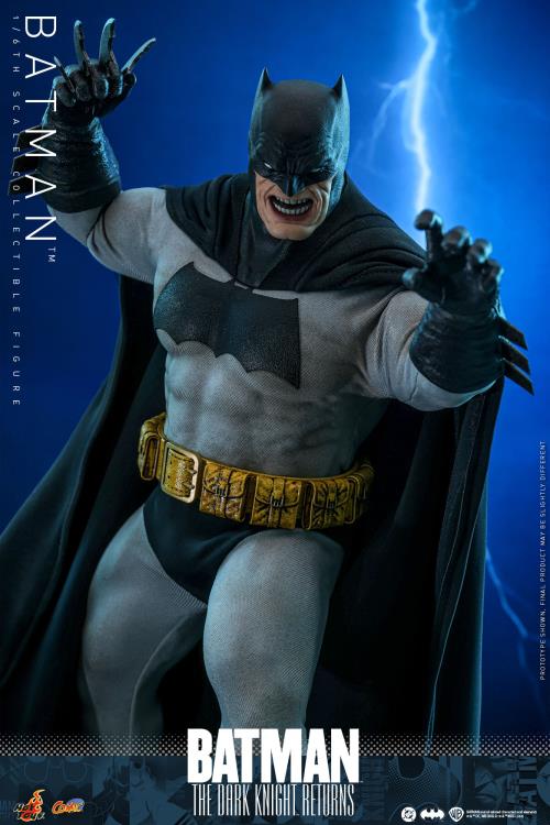 Batman: The Dark Knight Returns CMS024 Batman 1/6th Scale Collectible Figure Gallery Image 6