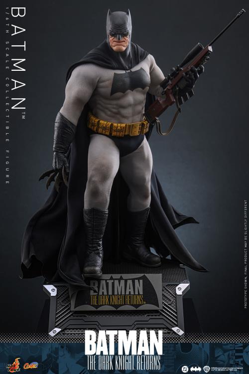 Batman: The Dark Knight Returns CMS024 Batman 1/6th Scale Collectible Figure Gallery Image 13