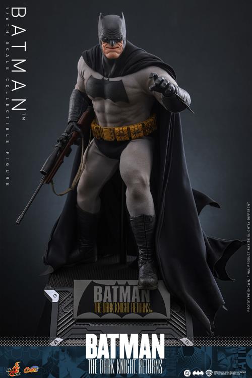 Batman: The Dark Knight Returns CMS024 Batman 1/6th Scale Collectible Figure Gallery Image 14