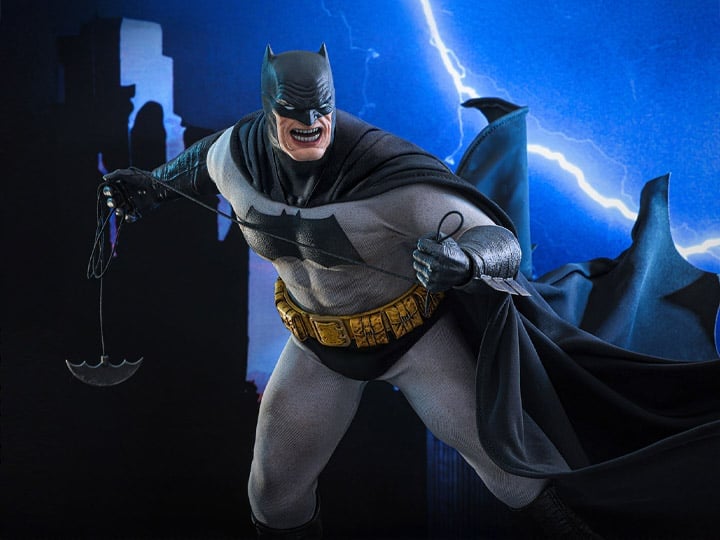 Batman: The Dark Knight Returns CMS024 Batman 1/6th Scale Collectible Figure Gallery Image 1