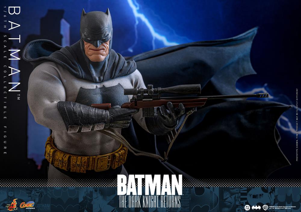 Batman: The Dark Knight Returns CMS024 Batman 1/6th Scale Collectible Figure Gallery Image 9