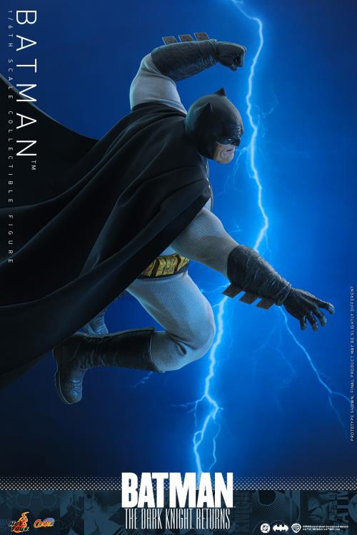 Batman: The Dark Knight Returns CMS024 Batman 1/6th Scale Collectible Figure Gallery Image 5