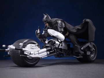 The Dark Knight Batman with Bat-Pod 1/12 Scale Limited Edition