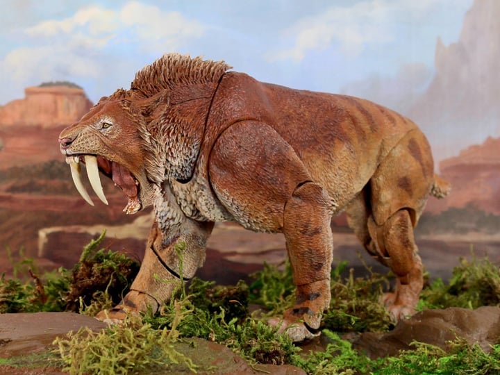 Cyberzoic Smilodon populator (Tan Ver.) 1/12 Scale Action Figure Gallery Image 1