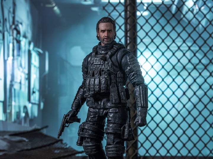 The Walking Dead: The Ones Who Live Exquisite Mini Series Rick Grimes 1/18 Scale PX Previews Exclusive Action Figure Gallery Image 1