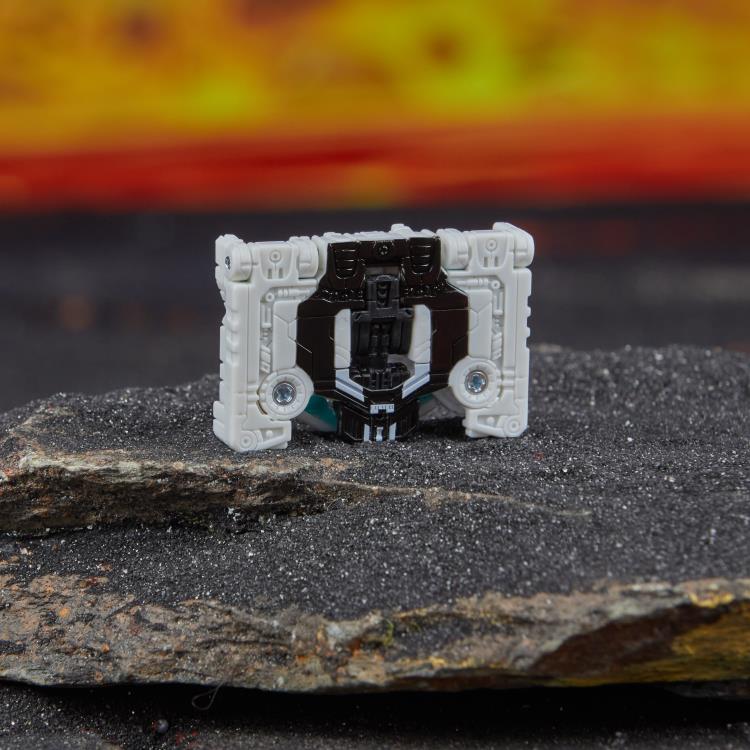 Transformers: Legacy United Star Raider Thundertron, Star Raider Nightstrike, & Infernac Universe Calcitron Exclusive Action Figure Set Gallery Image 19