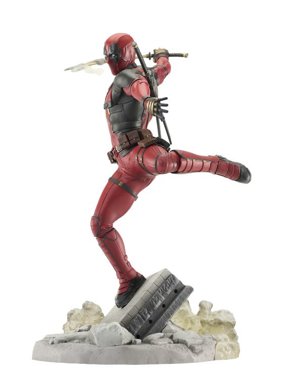 Deadpool & Wolverine Gallery Deadpool Figure Diorama