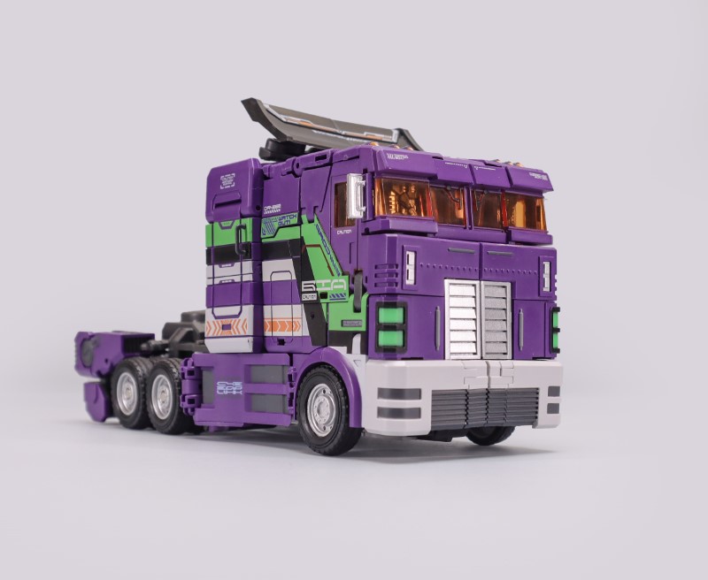 GDW-01C Ultra Maxmas (Purple Ver.) Figure Gallery Image 9