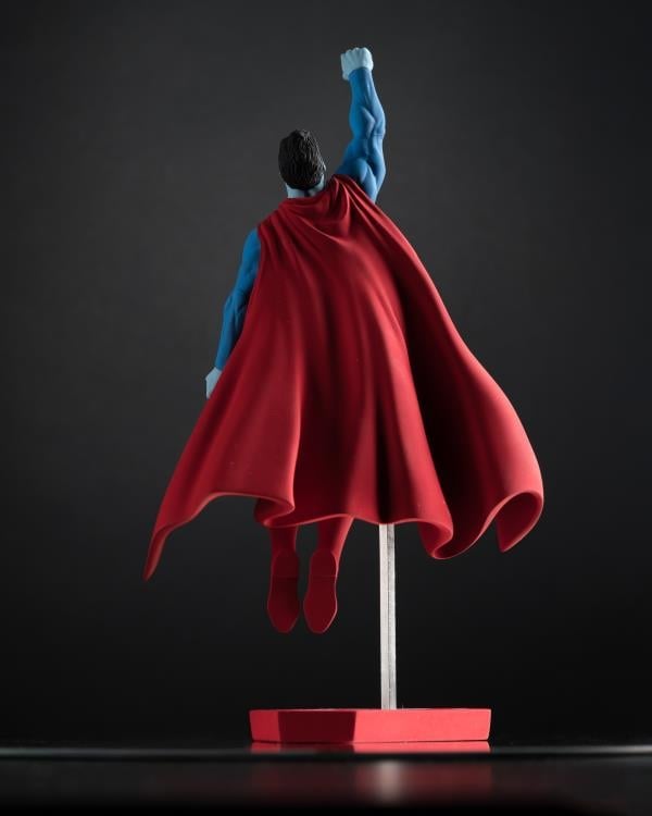 DC Comics Superman Red and Blue 1/10 Scale Limited Edition Statue (Gary Frank) Gallery Image 5