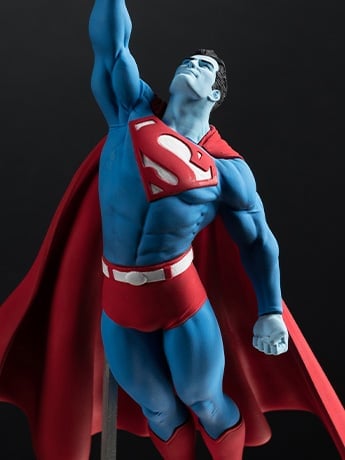 DC Comics Superman Red and Blue 1/10 Scale Limited Edition Statue (Gary Frank) Gallery Image 2