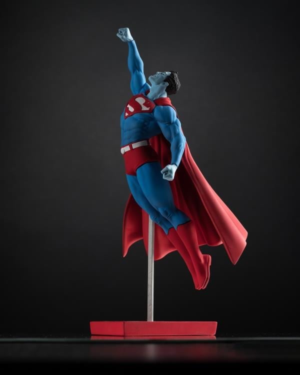 DC Comics Superman Red and Blue 1/10 Scale Limited Edition Statue (Gary Frank) Gallery Image 4