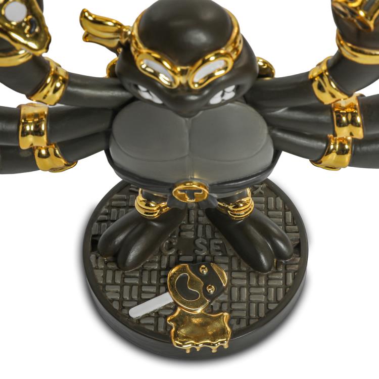 Teenage Mutant Ninja Turtles TMNT (Chogrin Black & Gold Edition) Guru 6" Limited Edition Art Figure Gallery Image 6