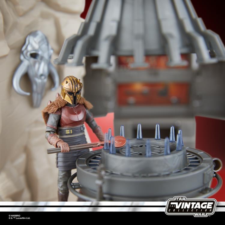 Star Wars: The Vintage Collection The Armorer's Forge Exclusive Playset (The Mandalorian) Gallery Image 9