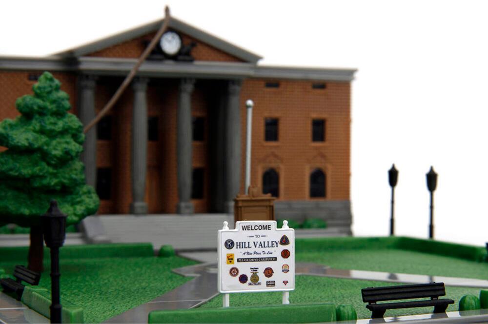 Back to the Future Nano Scene Hollywood Rides Hill Valley Courthouse Scene with 2 Vehicles Gallery Image 10