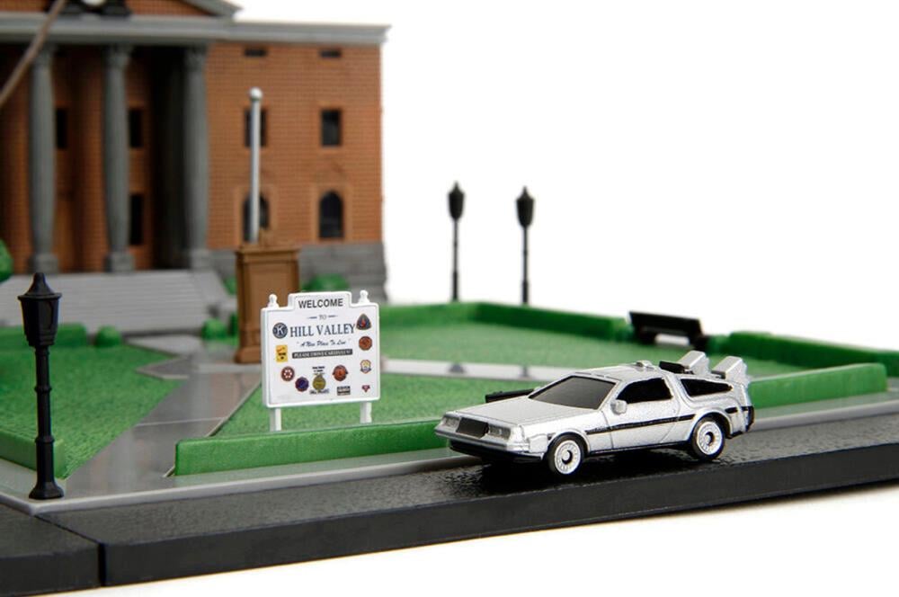 Back to the Future Nano Scene Hollywood Rides Hill Valley Courthouse Scene with 2 Vehicles Gallery Image 7