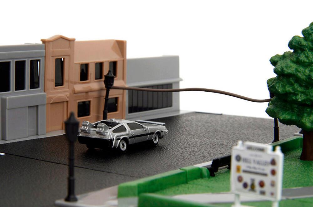 Back to the Future Nano Scene Hollywood Rides Hill Valley Courthouse Scene with 2 Vehicles Gallery Image 6