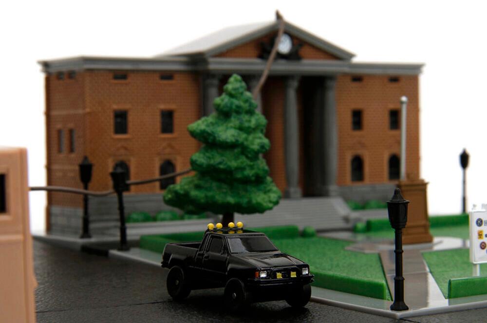 Back to the Future Nano Scene Hollywood Rides Hill Valley Courthouse Scene with 2 Vehicles Gallery Image 8