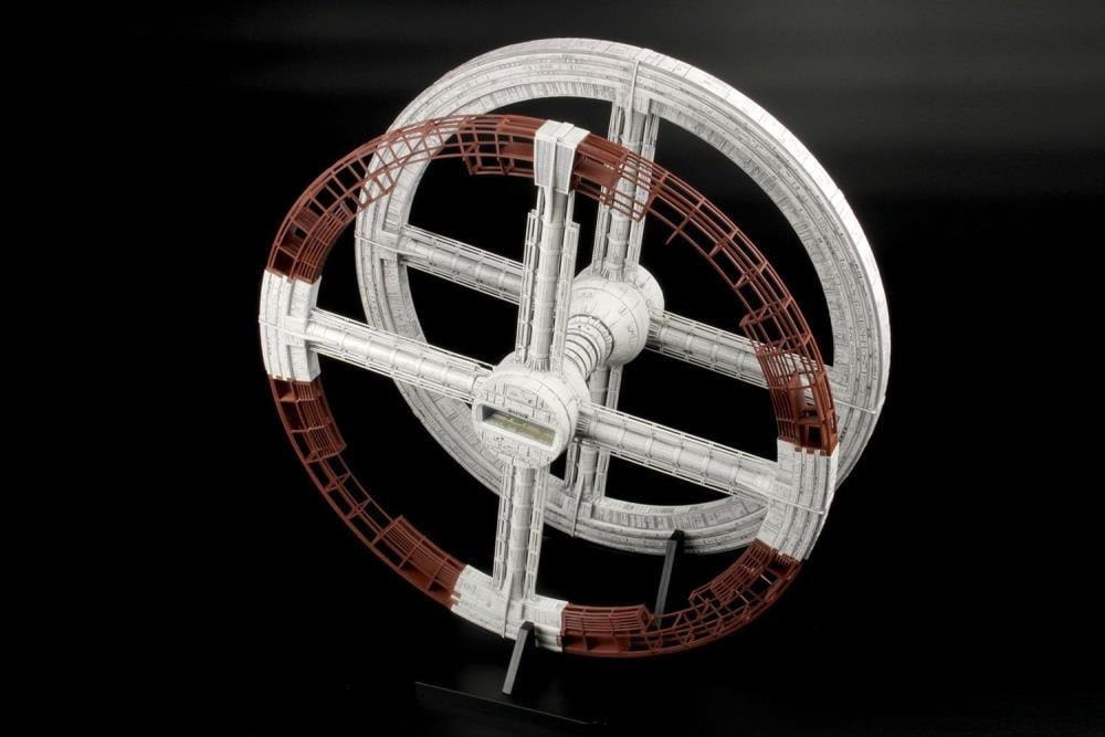 2001: A Space Odyssey Space Station V 1/2600 Scale Model Kit Gallery Image 5