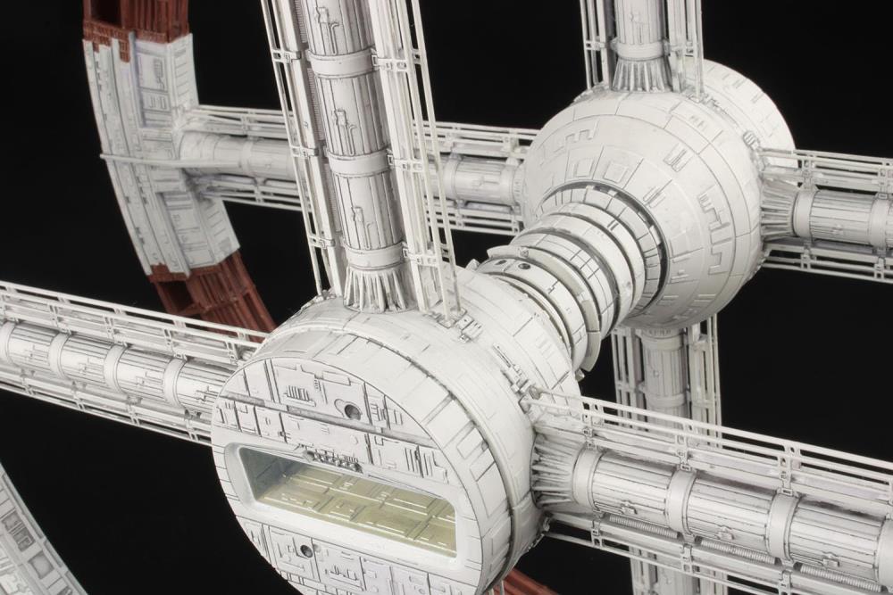 2001: A Space Odyssey Space Station V 1/2600 Scale Model Kit Gallery Image 6