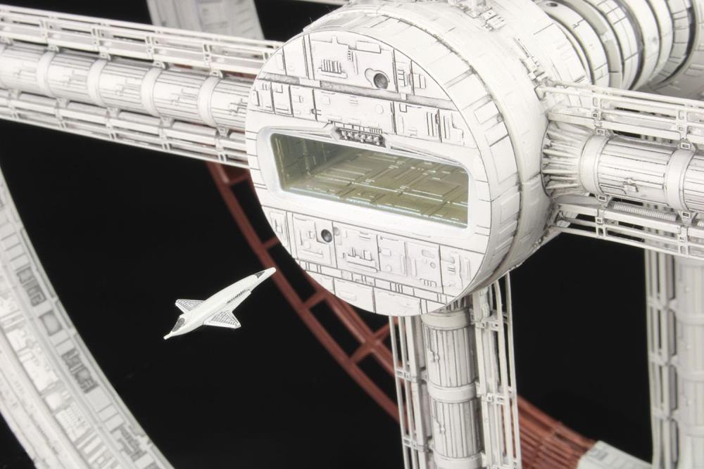 2001: A Space Odyssey Space Station V 1/2600 Scale Model Kit Gallery Image 9