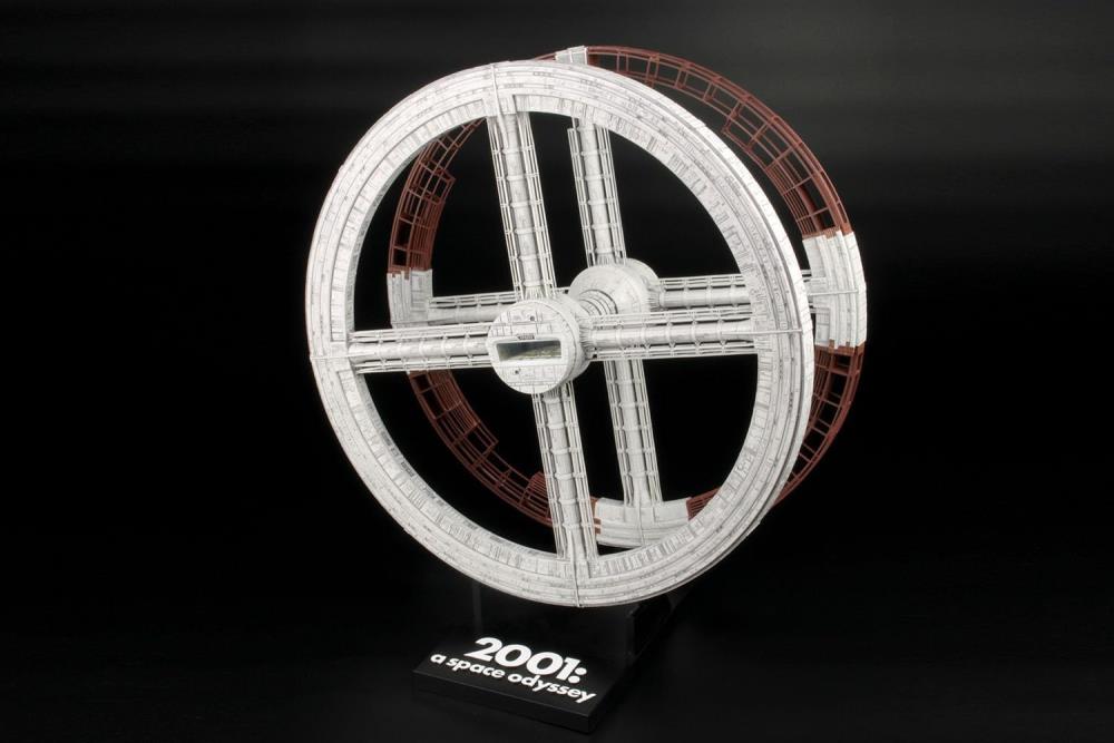 2001: A Space Odyssey Space Station V 1/2600 Scale Model Kit Gallery Image 4