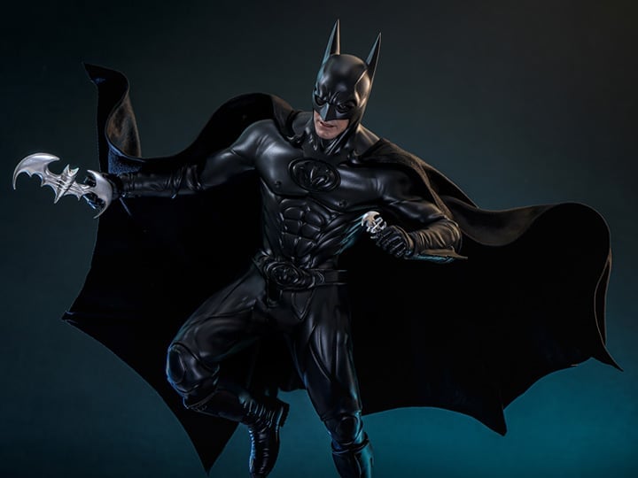 Batman & Robin MMS786 Batman 1/6th Scale Collectible Figure Gallery Image 1
