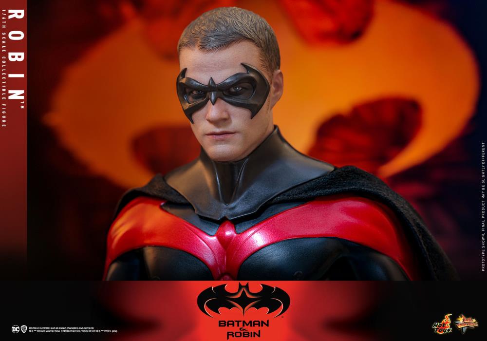 Batman & Robin MMS787 Robin 1/6th Scale Collectible Figure Gallery Image 14