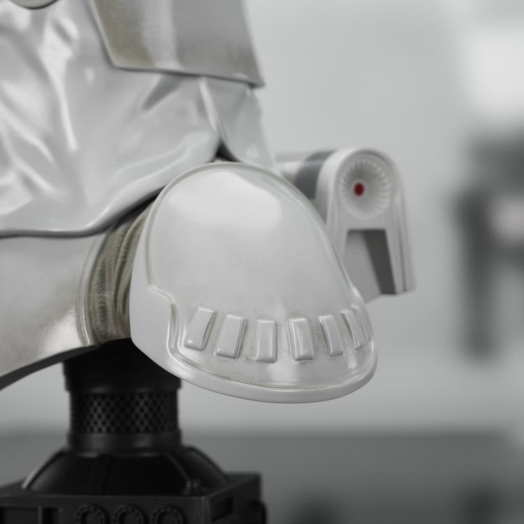 Star Wars: The Empire Strikes Back Legends in 3D Snowtrooper 1/2 Scale Limited Edition Bust Gallery Image 11