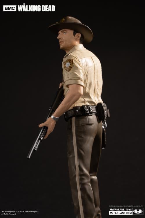 The Walking Dead (TV Series) Rick Grimes 1/8 Scale Posed Figure Gallery Image 9