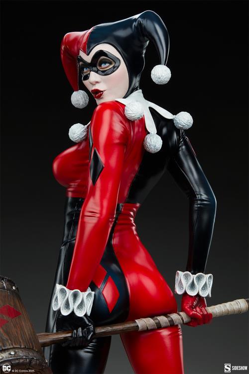DC Comics Premium Format Harley Quinn (Comic Variant) Statue