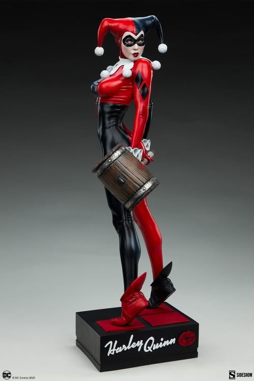 DC Comics Premium Format Harley Quinn (Comic Variant) Statue