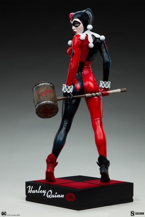 DC Comics Premium Format Harley Quinn (Comic Variant) Statue Gallery Image 9