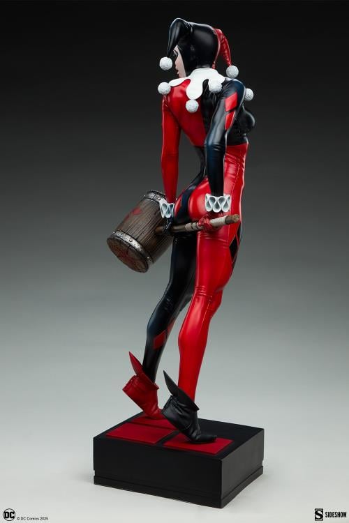 DC Comics Premium Format Harley Quinn (Comic Variant) Statue Gallery Image 10