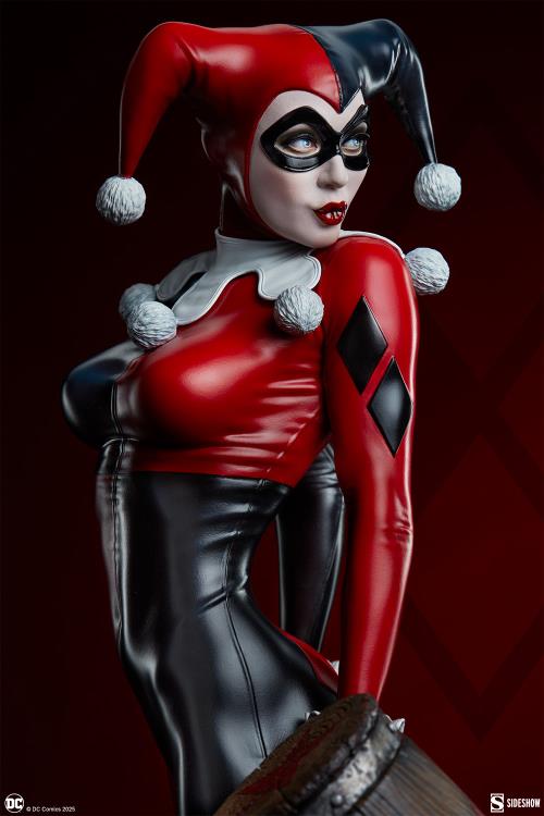 DC Comics Premium Format Harley Quinn (Comic Variant) Statue Gallery Image 6