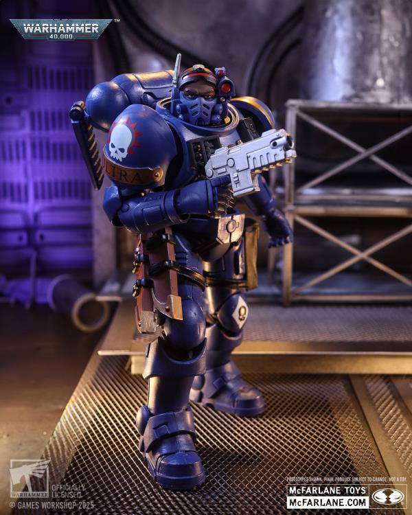 Warhammer 40,000 Ultramarines Lieutenant in Phobos Armor Action Figure Gallery Image 4