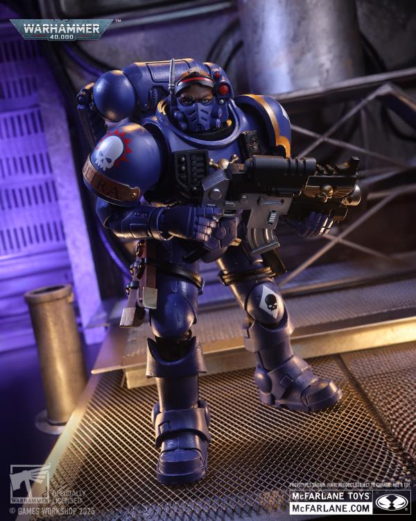 Warhammer 40,000 Ultramarines Lieutenant in Phobos Armor Action Figure Gallery Image 5
