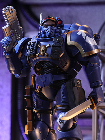Warhammer 40,000 Ultramarines Lieutenant in Phobos Armor Action Figure Gallery Image 2