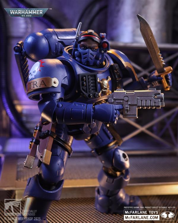 Warhammer 40,000 Ultramarines Lieutenant in Phobos Armor Action Figure Gallery Image 6
