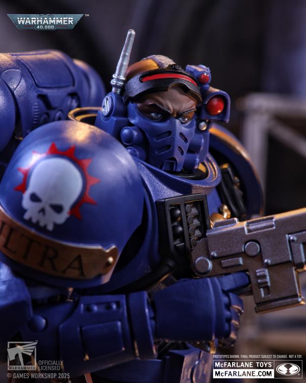 Warhammer 40,000 Ultramarines Lieutenant in Phobos Armor Action Figure Gallery Image 7