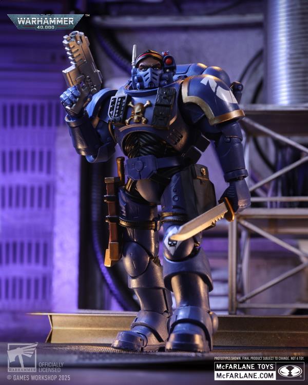 Warhammer 40,000 Ultramarines Lieutenant in Phobos Armor Action Figure Gallery Image 3