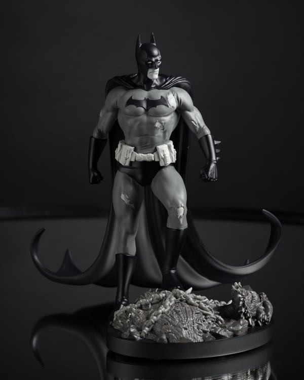 Dark Crisis Batman Black and White Batman 1/10 Scale Limited Edition Statue (Bjorn Barends) Gallery Image 4