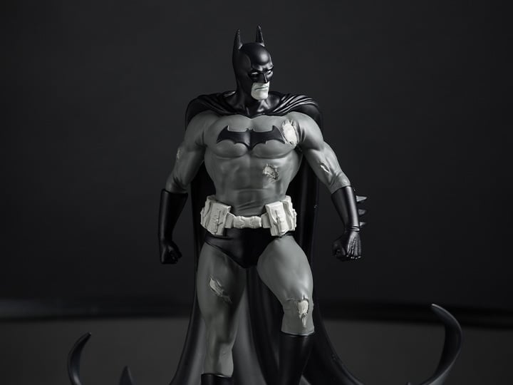 Dark Crisis Batman Black and White Batman 1/10 Scale Limited Edition Statue (Bjorn Barends) Gallery Image 1