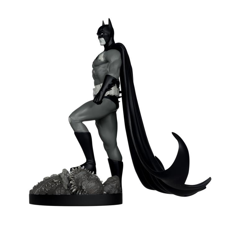 Dark Crisis Batman Black and White Batman 1/10 Scale Limited Edition Statue (Bjorn Barends) Gallery Image 11