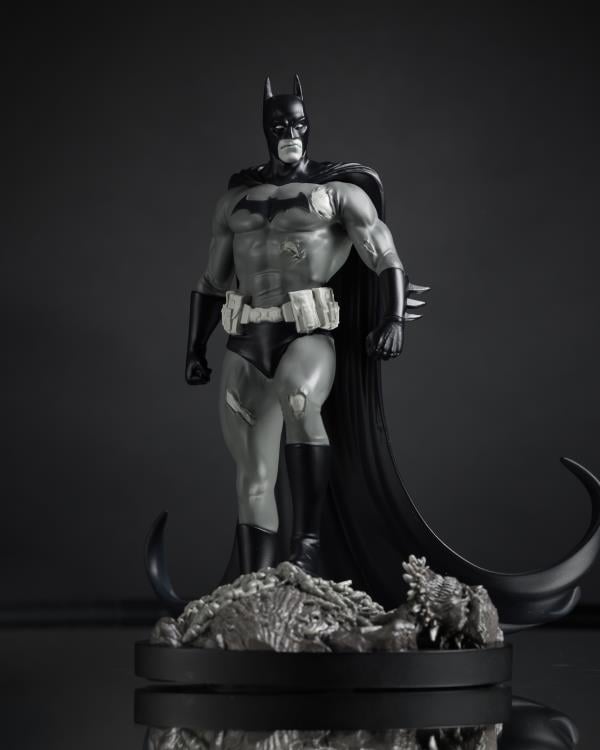 Dark Crisis Batman Black and White Batman 1/10 Scale Limited Edition Statue (Bjorn Barends) Gallery Image 3