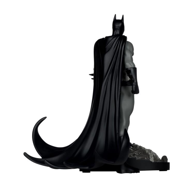 Dark Crisis Batman Black and White Batman 1/10 Scale Limited Edition Statue (Bjorn Barends) Gallery Image 12