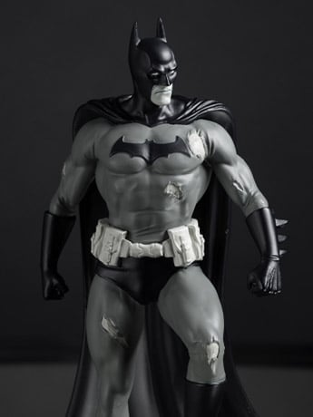 Dark Crisis Batman Black and White Batman 1/10 Scale Limited Edition Statue (Bjorn Barends) Gallery Image 2